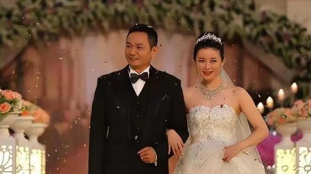 15年前，妻子葬礼上哭到昏厥，发誓永不再娶的果靖霖，如今咋样了