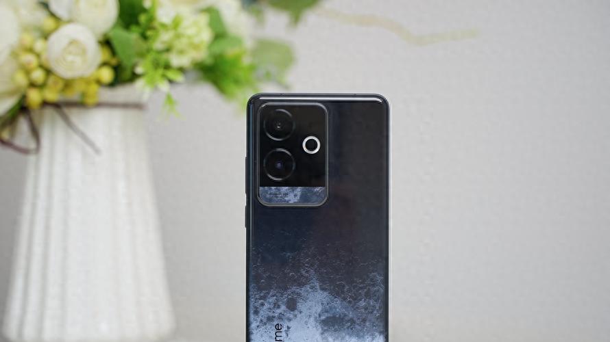 提前爽了一把真我GT6，我敢说这手机是2024性价比最高中端机