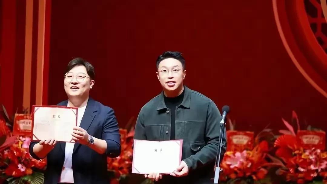 德云大咖谈烧饼副总：岳云鹏担责，栾云平高情商回复，孟鹤堂支持