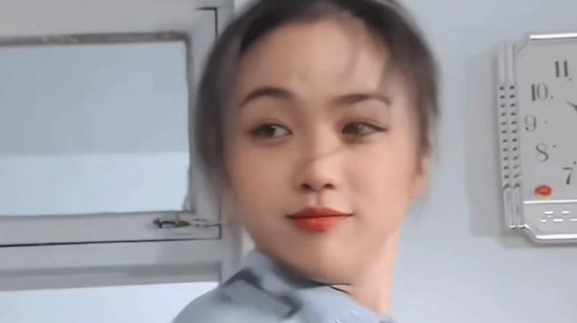 45岁汤唯获人气奖，感谢大10岁韩国导演老公，她的婚姻让网友羡慕