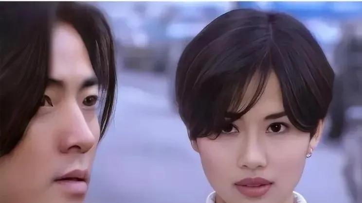 陈松伶：40岁时嫁给了小8岁的演员丈夫，如今 家庭幸福美满