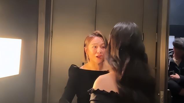北京晚宴暴露咖位：向佐靠边站，马丽蒋欣上不了桌，C位无人敢争