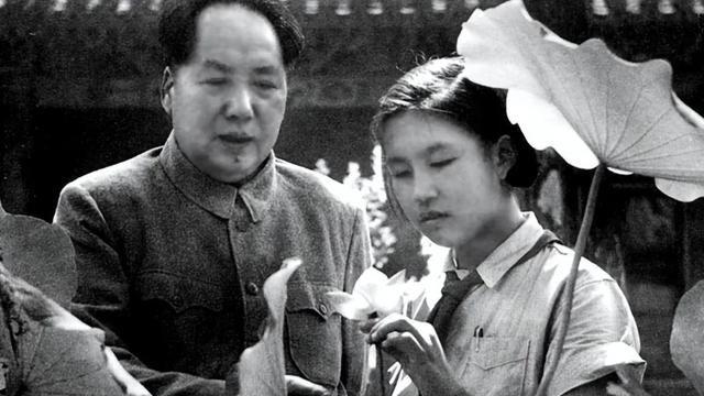 李讷结婚，汪东兴派警卫员参加婚礼：毛主席同意你当‘娘家人’