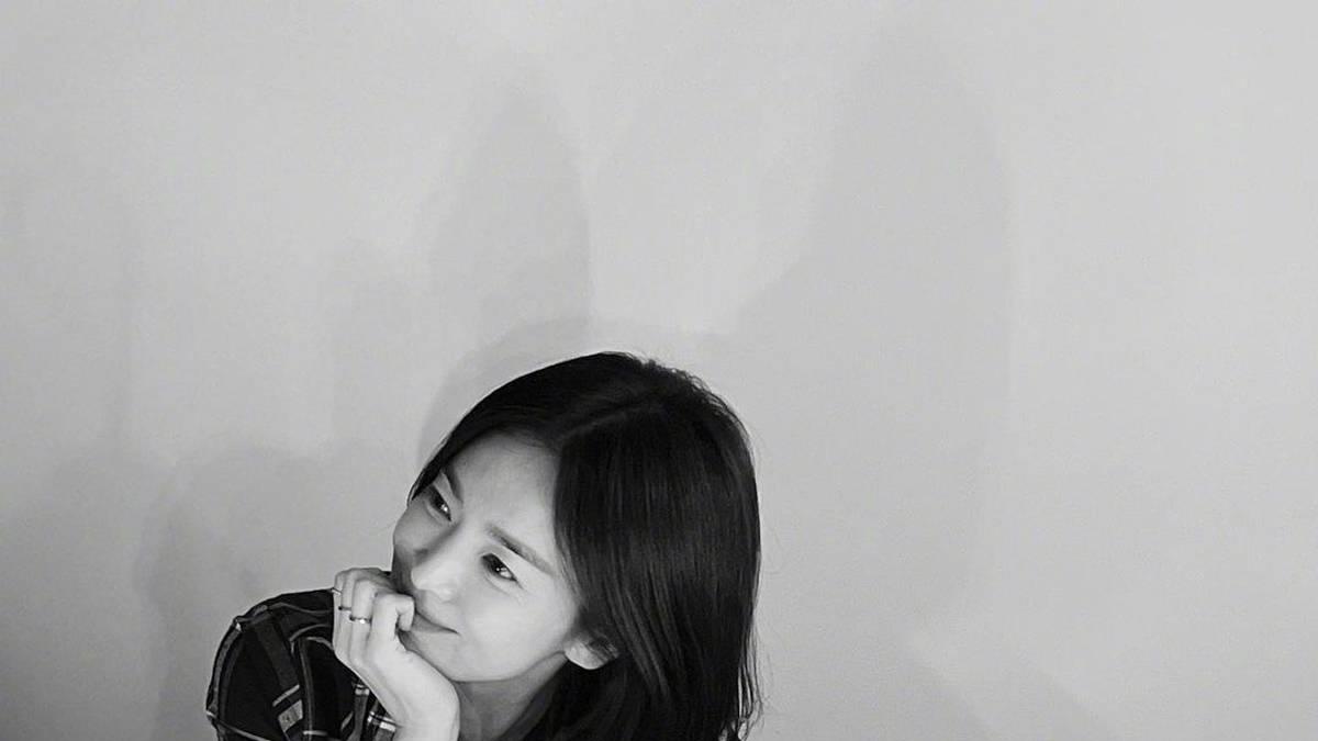 宋仲基官宣儿女双全，前妻宋慧乔迎来43岁生日，晒近照气质十足