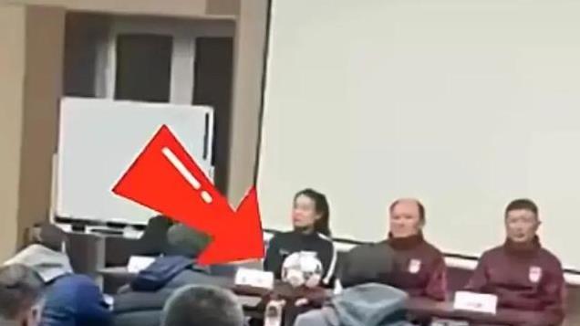 李铁被抓细节曝光！上课突然被小女孩叫走，范志毅问：李铁去哪了