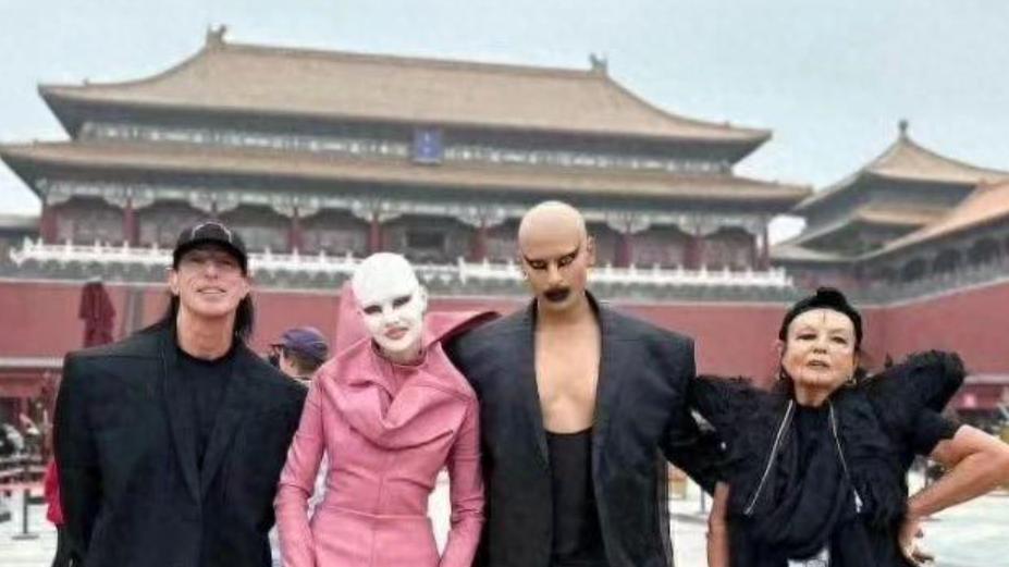 故宫劝离事件：“穿衣自由” 与文化尊重的碰撞