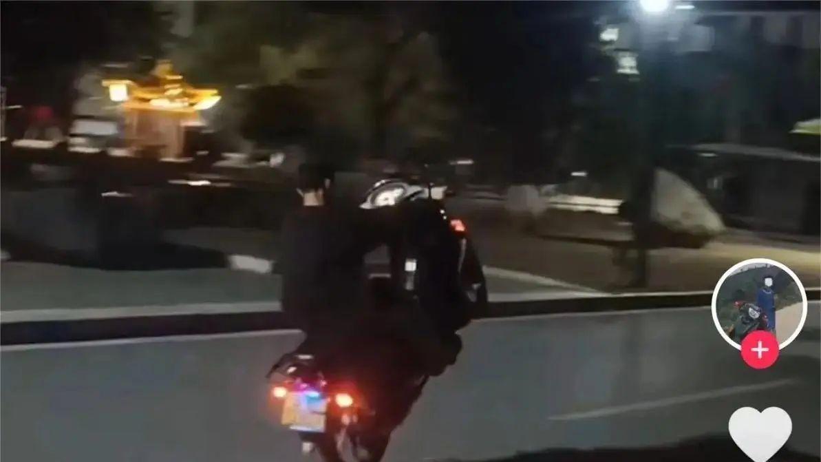 多名“鬼火少年”深夜飙车放烟花！济南警方现场抓捕