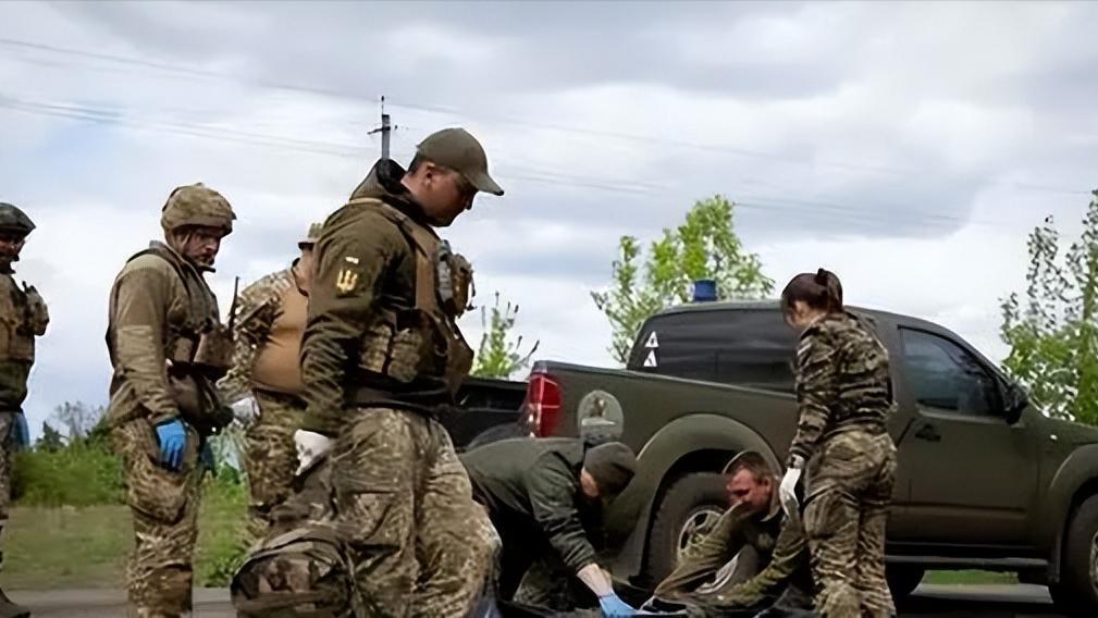 乌克兰别怕，三哥来撑腰，美国80亿来帮忙！