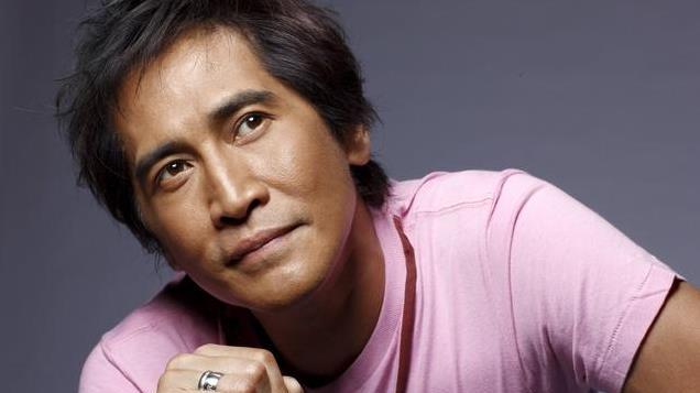 64岁齐秦苏州演唱会，和之前判若两人，断崖式衰老好心酸