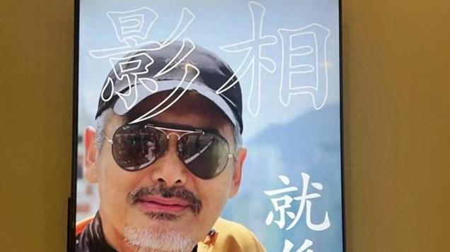 赵雅芝现身周润发摄影展，和朱玲玲同框拍照，两个人都很优雅美丽