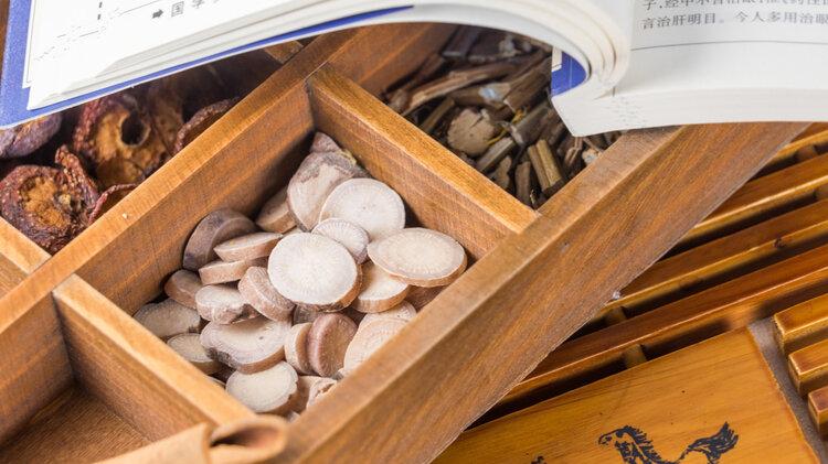 经常吃中药的人，身体有4种症状表现，需及时就诊查清原因