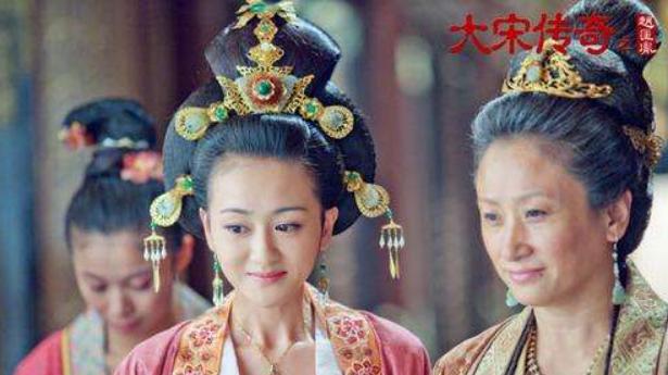 赵匡胤能够成功建立北宋，与他母亲的良好教育息息相关