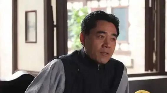 爸爸是影帝，妈妈是影后，19岁就拍戏，41岁还没红，没心思结婚