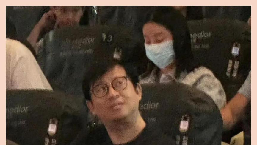 唐艺昕亮相张若昀《从21世纪安全撤离》首映礼，秀恩爱真夫妻太甜蜜