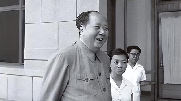 毛主席格外关注的日本首相，国际上两面三刀，战败日参观靖国神社