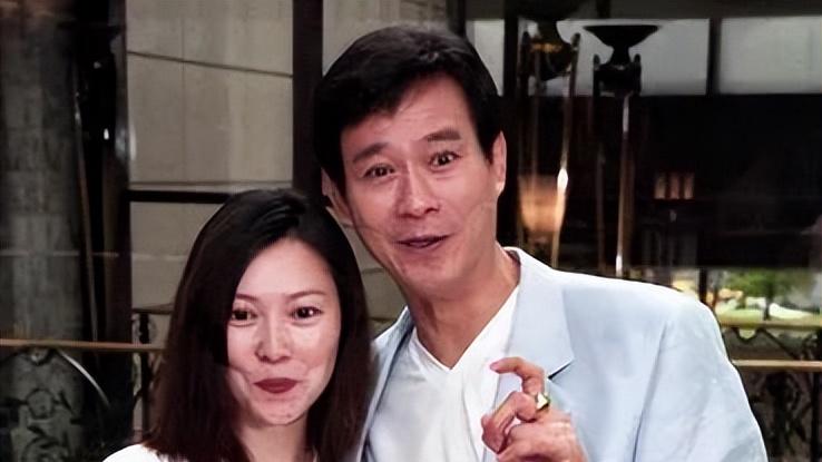 “秋官”郑少秋：3段婚姻，4个女儿，他到底有没有爱过沈殿霞？