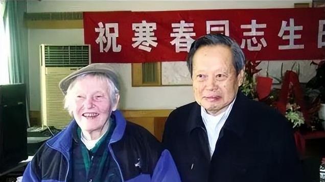 她是杨振宁的师姐、美核武专家，造出第一颗原子弹后跑到中国养牛