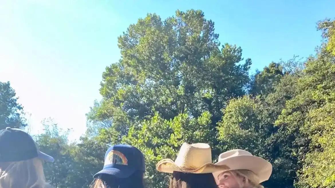 林赛布鲁尔颜值身材不输超模，热爱赛车获封全球最美车手。