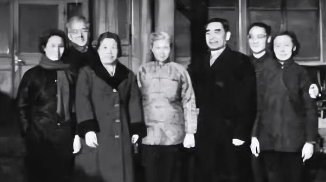 他是外交部原副部长，曾拒绝乔冠华夫妇的拉拢，最终结局如何？