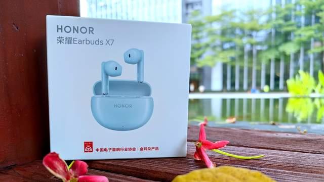 纯净音质，超长续航，无感佩戴的百元耳机荣耀Earbuds X7体验评测