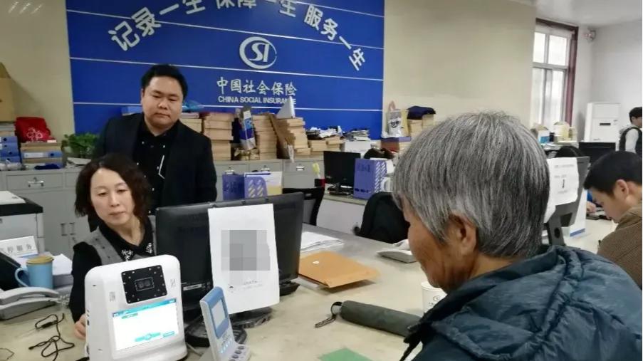 所有退休人员请注意！这5类人的养老金或遭“停发”，领了也要退回去！