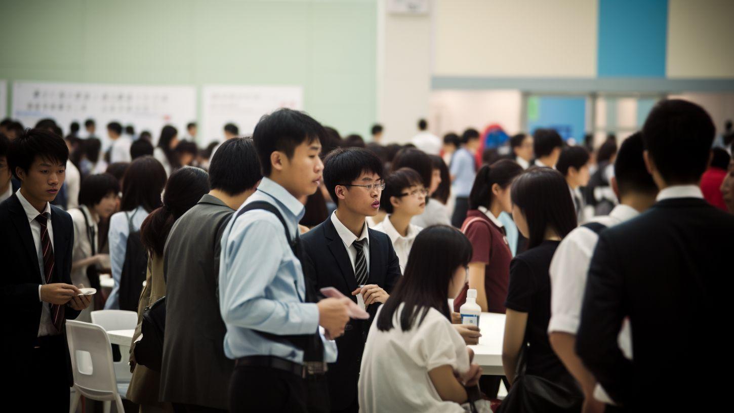 数据简讯：青年群体失业率下降0.5个百分点，但就业形势依然严峻