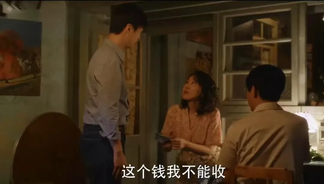 《小巷人家》大结局：同样是儿子挣钱，为何宋莹敢用林栋哲给的6万疯狂消费，黄玲却不敢花庄图南给的5千？