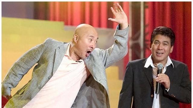 朱时茂26年前的春晚，有谁注意到他旁边那女生？如今成为超级巨星