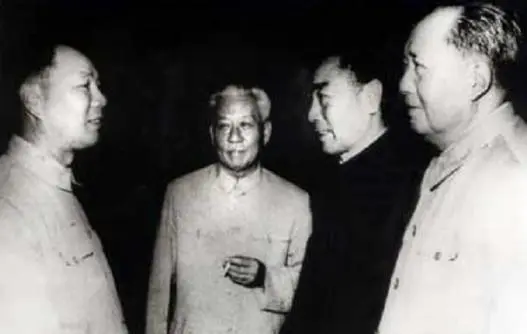 1967年，杨成武汇报工作，毛主席突然问：你觉得陈再道这个人怎样？