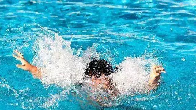 救生员离岗之“辩”：职责与人性的权衡