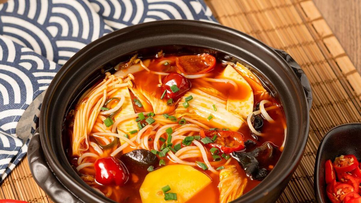 教你做酸辣米线，酸辣爽口，简单易学！