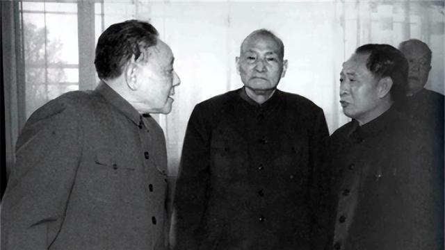 52年刘少奇推荐3个人拟任团中央书记，毛主席圈定：让胡耀邦去吧