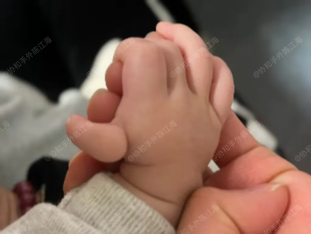 问诊案例丨我孙孙手指动不了，能“噶”一个手指头给她不？