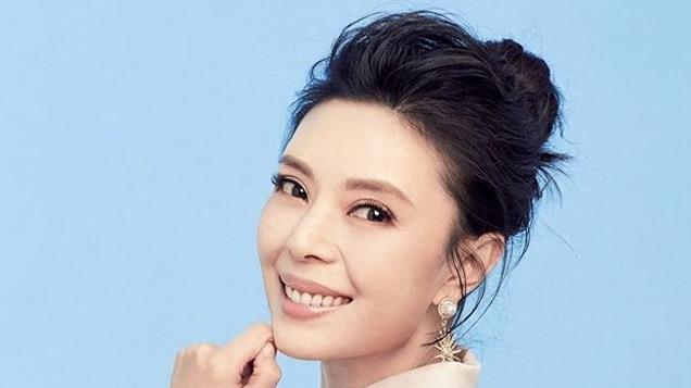 事业巅峰嫁给无名配角，熬了15年，老公终凭《我是刑警》走红