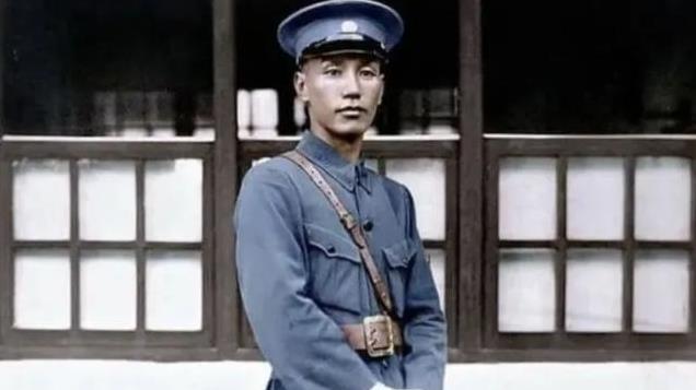 蒋介石去世前，强烈要求穿七条裤子，宋美龄晚年才爆出真相!