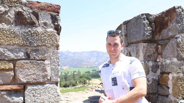 进腾讯、考复旦、年薪百万，30岁换种活法，裸辞、留美、嫁老外