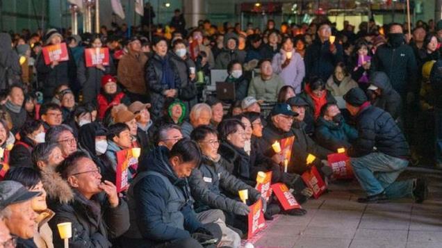 李在明率议员冲破军队封锁，尹锡悦政变失败，最终只有一个下场