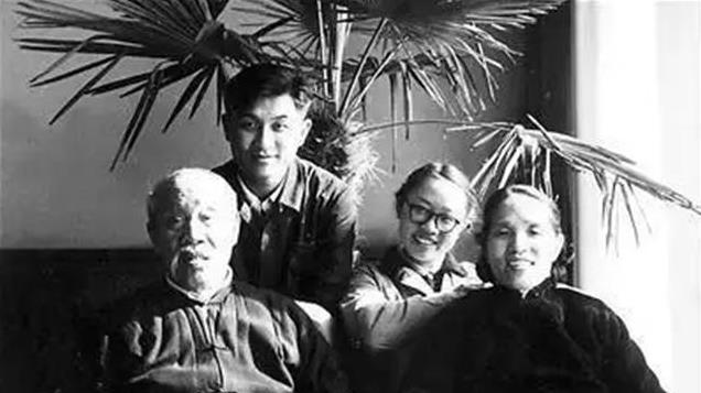 新中国成立后，除了周总理谁还适合当总理？毛主席说出一人被认同