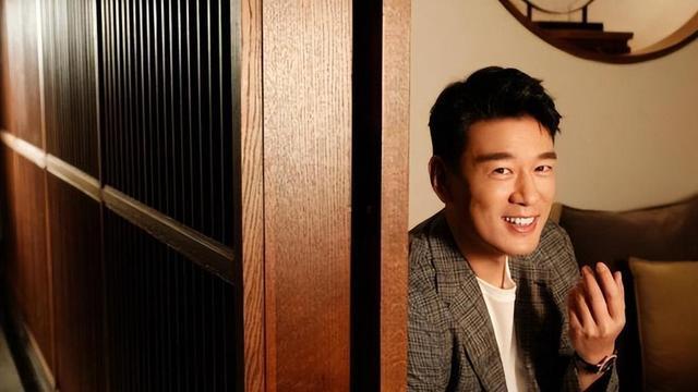 “百变总裁”王耀庆：为省房租娶房东女儿，却花10万只为一件西装