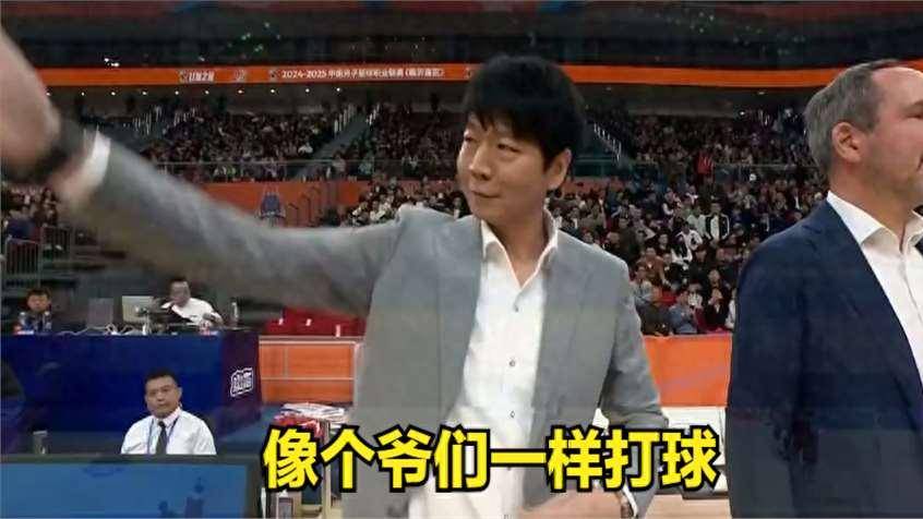 55犯53罚！新疆5打8大胜山东阿不都2次遭漏判，刘炜罕见暴怒嘶吼