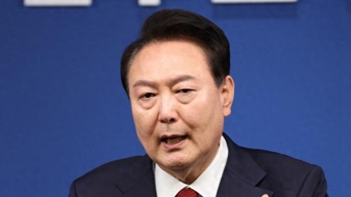 弹劾9天后，尹锡悦找到救命稻草，韩方通知特朗普，程序出现漏洞