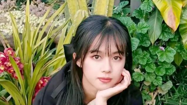 25岁警花卜娜娜去世后续父亲也患重病，50岁母亲头发变白
