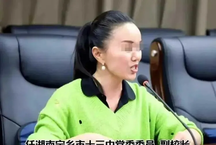 长沙女副校长太会玩了：称呼自己学生为“爸爸”！副校长真容曝光