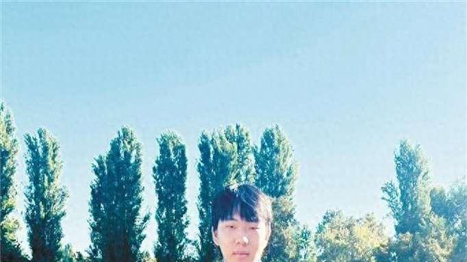 追梦足球西安17岁少年杨清林签约塞尔维亚劲旅
