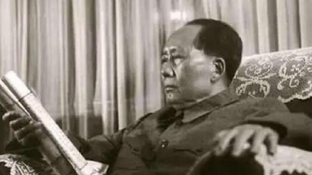 50年齐家被划为地主阶级，齐白石写信求助，毛主席批示：酌情处理