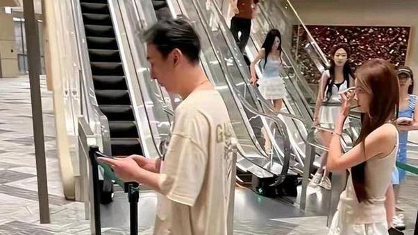王思聪再换女友！这次竟是日本偶遇的气质美女！大量美艳私照被扒