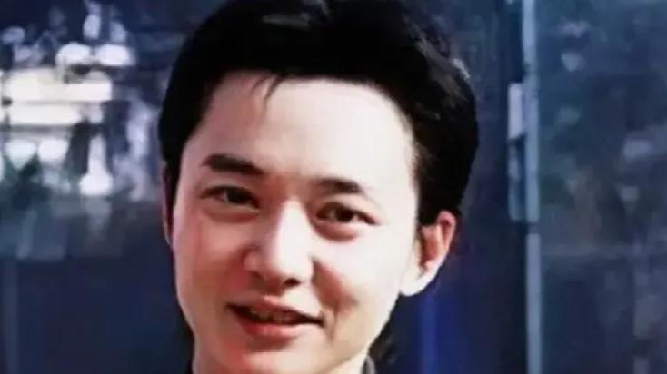 娱乐圈第一渣男：因美貌被“封杀”10年，如今53岁被董洁倒追，他到底凭什么？