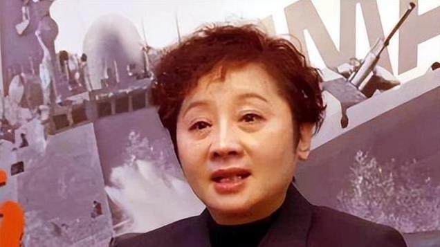 演员唐静：前夫再婚后，一个人陪儿子长大，如今52岁“终获”幸福