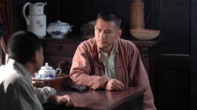 日军突袭游击队，队中伪军开枪示警，事后派人告知：附近埋有子弹