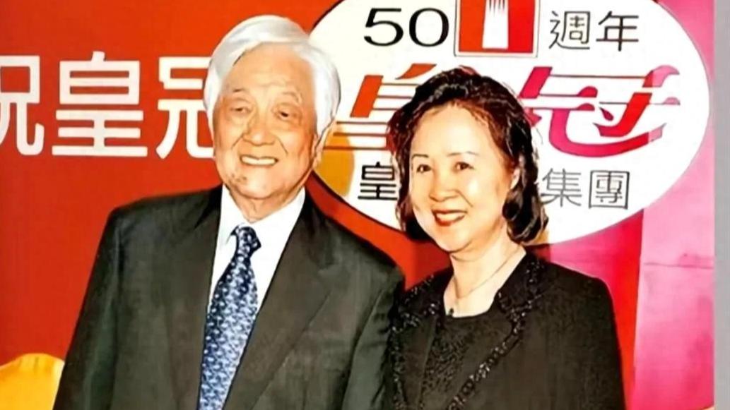 林婉珍是个聪明女人，学英语、古筝和国画，名气不比琼瑶低